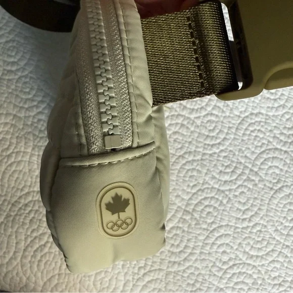 Lululemon Athletica Quilted Belt Bag in Olive Green special edition - Picture 4 of 7